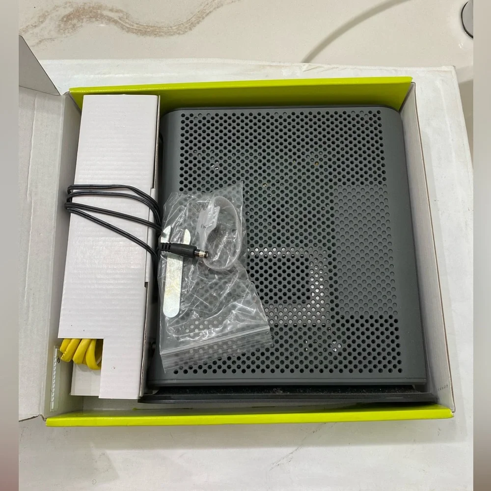 Motorola cable modem plus router 8x4 343 Mbps plus N450 Wi-Fi New in box